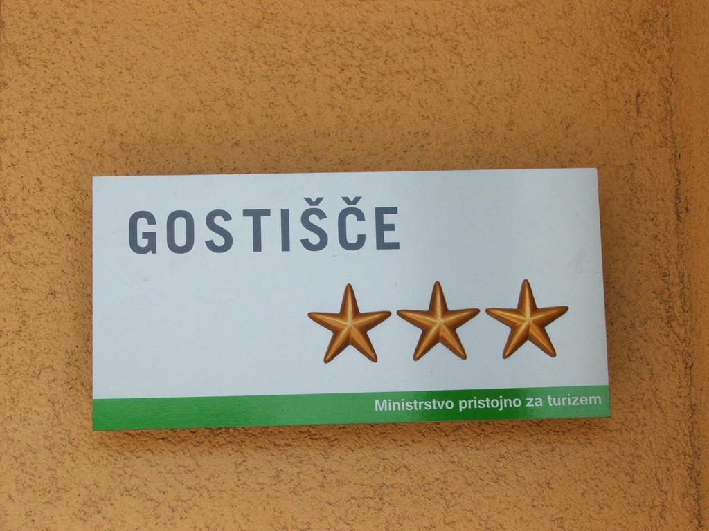 Guesthouse Zivko Dobrovce Exteriör bild