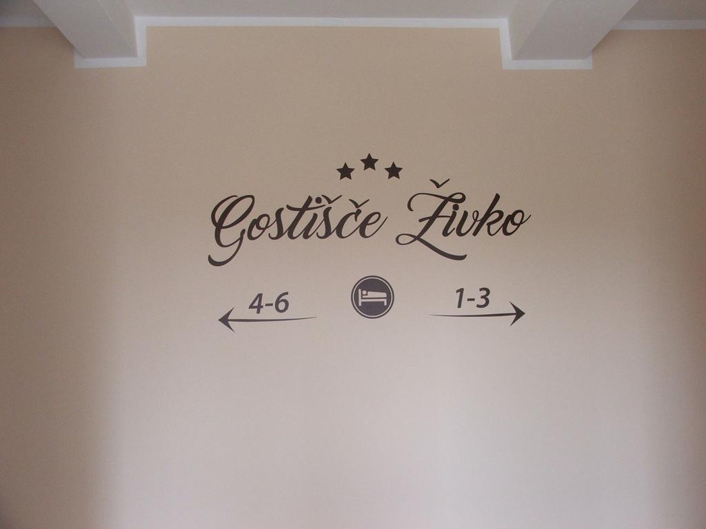 Guesthouse Zivko Dobrovce Exteriör bild